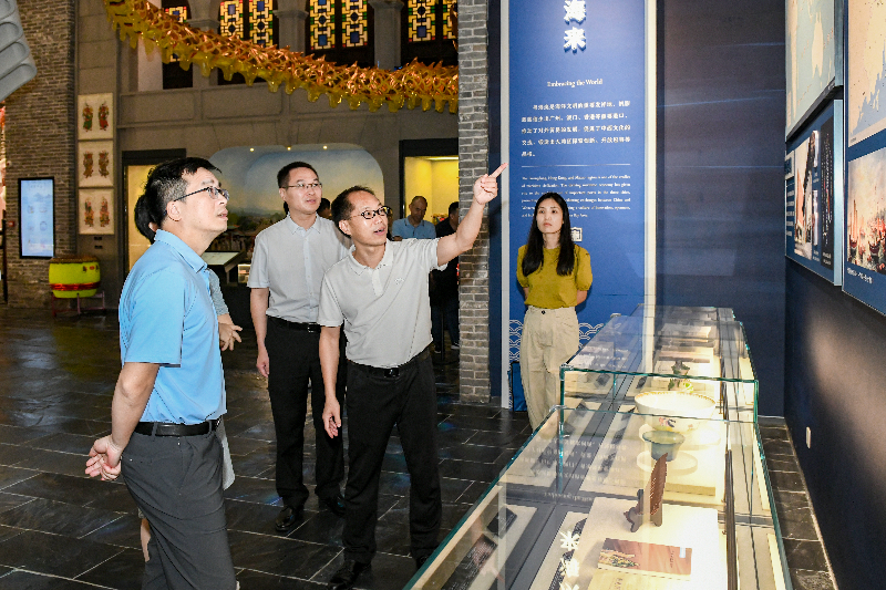 2024.11.19.【工作动态】1.参观粤港澳大湾区分馆.jpg